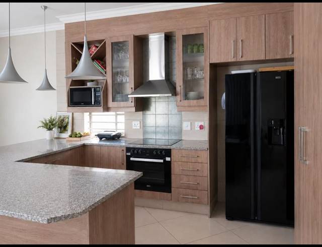 3 BEDROOM TOWNHOUSE FOR SALE IN THATCHFIELD